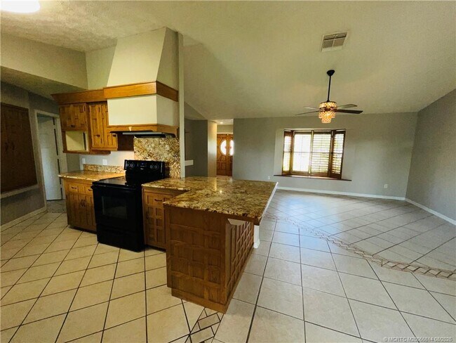 Building Photo - 1634 SW Gemini Ln