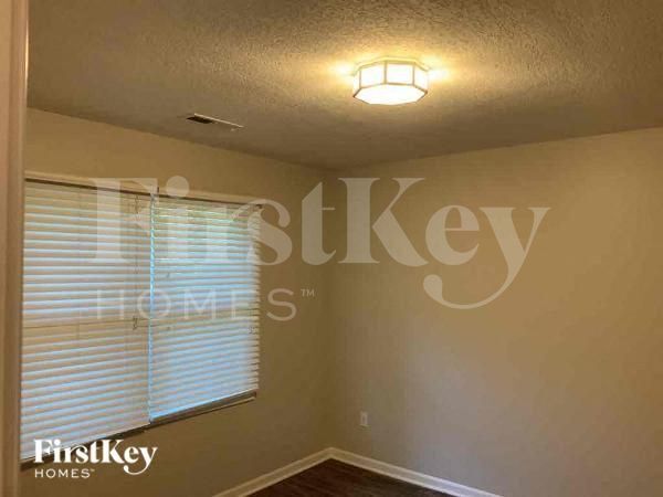 Building Photo - 7708 NE 74th Terrace