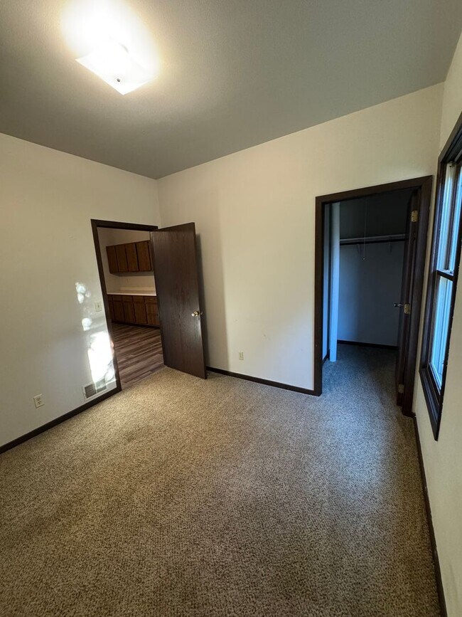 Building Photo - 1421 E Midway Rd