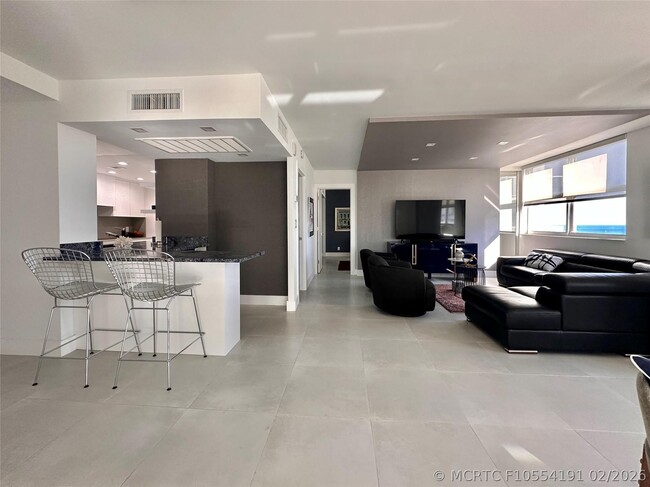 Building Photo - 209 N Fort Lauderdale Beach Blvd