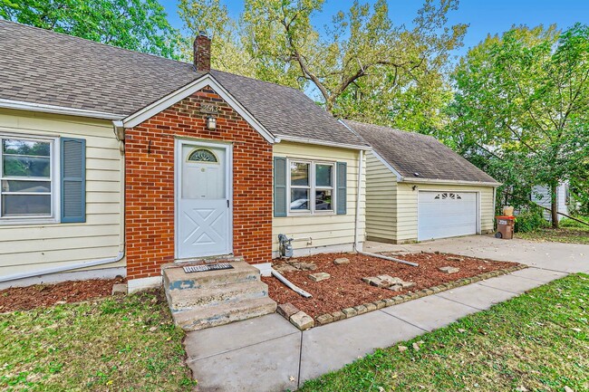 Building Photo - Lovely 4BR Home on a Quiet, Tree-Lined Street