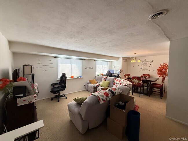 Building Photo - 55 Pinebrook Pl