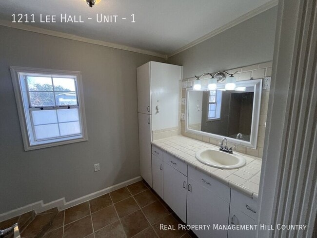 Building Photo - 1211 Lee Hall St