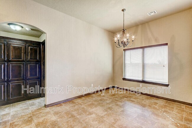 Building Photo - 508 Whispering Oaks Blvd