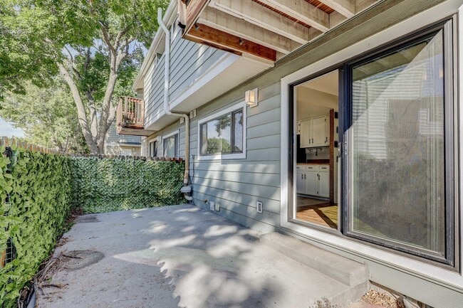 Building Photo - 3bd 2.5 bath Townhome for Rent, also on market for sale