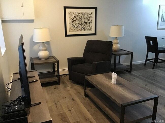 Building Photo - 46 Benson St