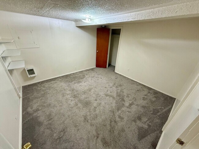 Building Photo - Keefer