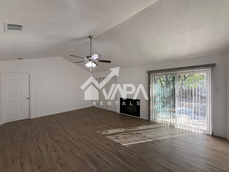 Building Photo - 10362 Tippecanoe