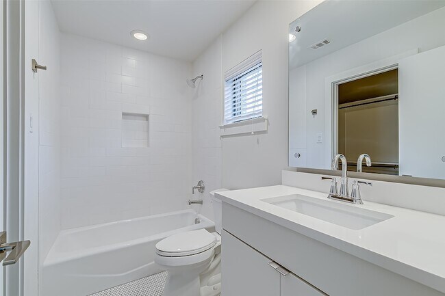 Building Photo - 2707 Kimsey Dr