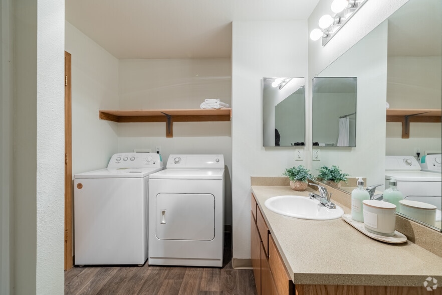 2BA, 2BA - 950SF - Second Bathrom - Gilhurst Apartments