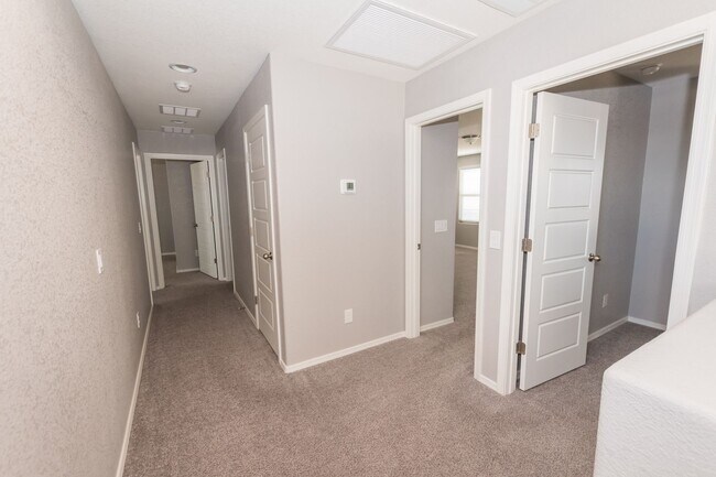 Building Photo - Beautiful 2-Story Home, 5 Bedroom, 3 Full ...