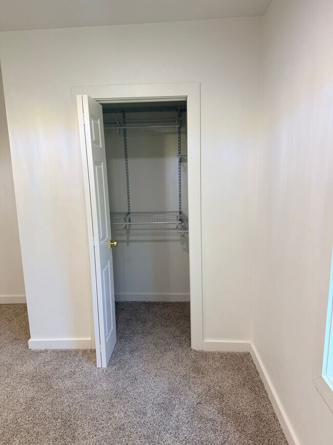 Building Photo - Cute 2 bedroom home in Prague!