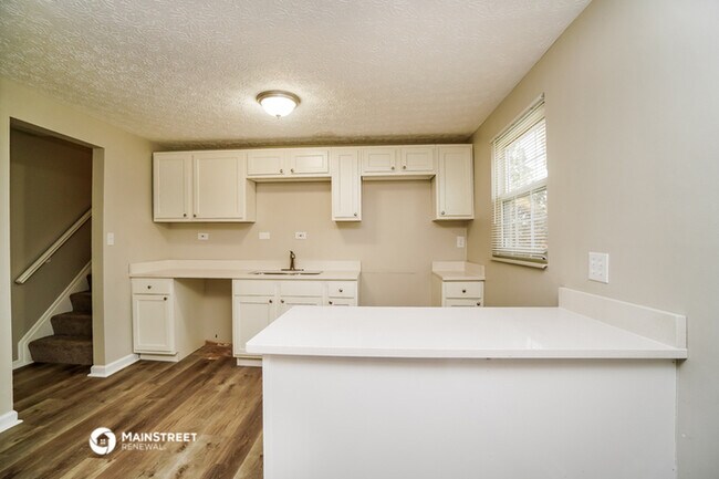 Building Photo - 6710 Skywae Dr