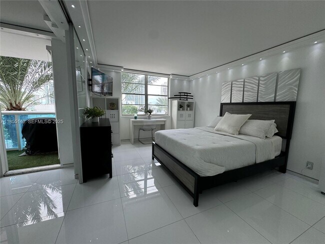 Building Photo - 6770 Indian Creek Dr