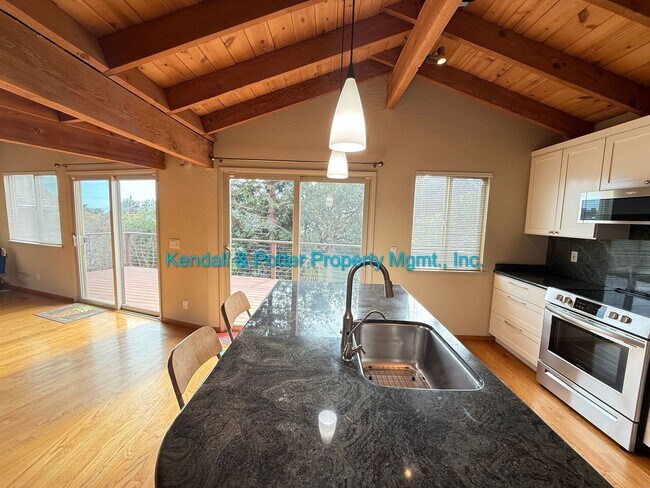 Building Photo - Spacious and Bright 3BR 2BA Seacliff Home - Close to the Beach!