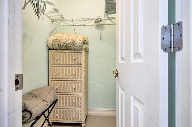 Building Photo - 2051 Coral Reef Dr