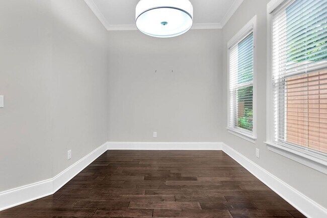 Building Photo - Stunning Executive Townhome in Gated Brook...