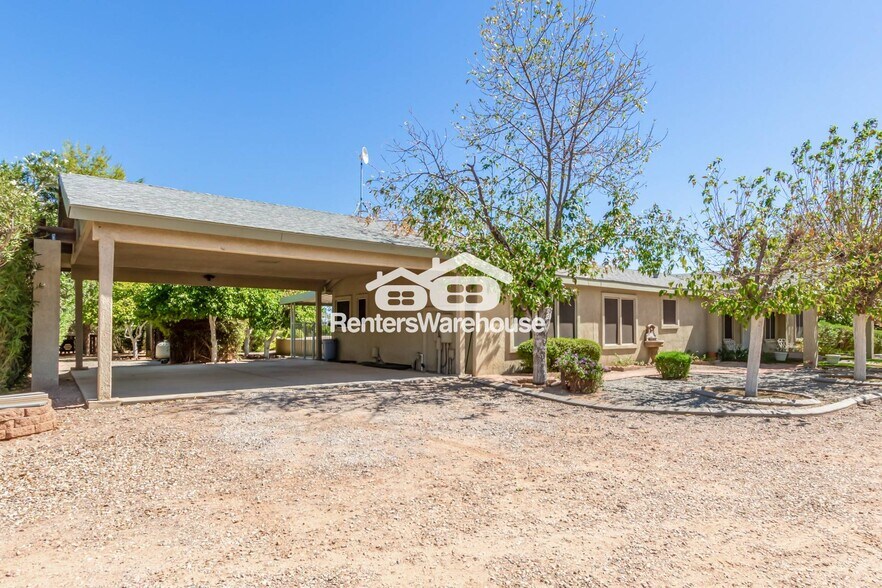 Building Photo - 29319 N 203rd Ave