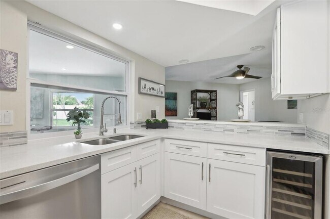 Building Photo - 7698 Cardiff Ct N