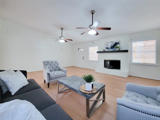 Building Photo - 2318 Ansbury Dr