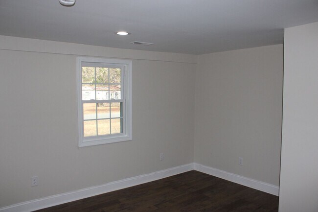 Building Photo - Newly Renovated Home in Beaufort