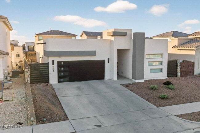 Building Photo - 905 Witton Pl