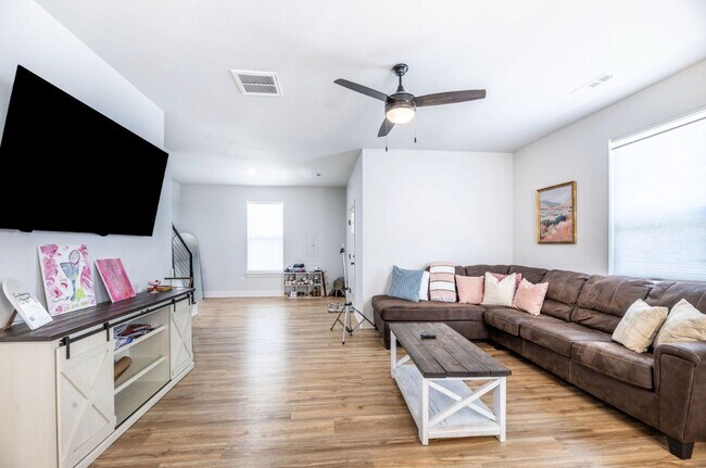 Building Photo - 3080 W Salida Ln