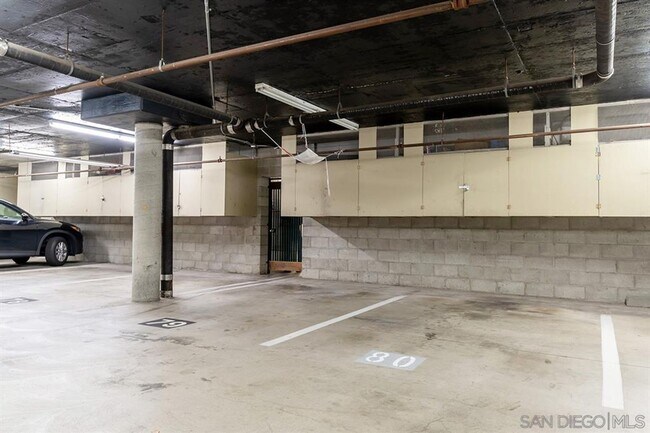 Building Photo - Beautiful 1 bedroom, 1 bath condo in La Jolla