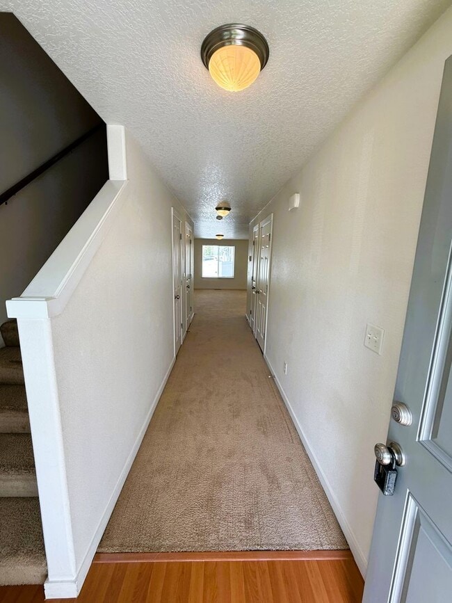 Building Photo - Spacious 3 Bed/2.5 Bath Home in Walnut Grove area!