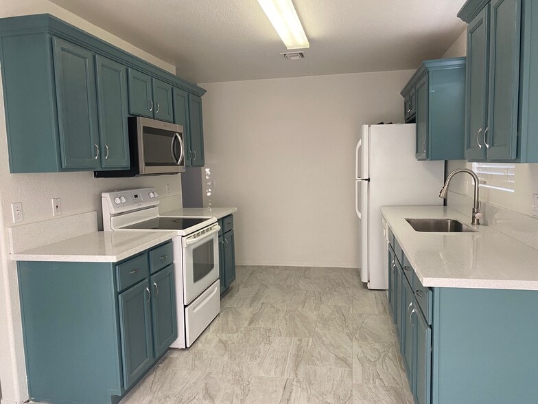 Building Photo - 3254 S Kennedy Park Hills Pl