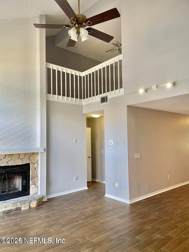 Building Photo - 1185 W Romaine Cir