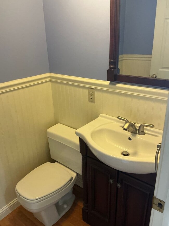 Building Photo - Townhome - 3 Bedroom/ 2.5 Bathroom - Avail...