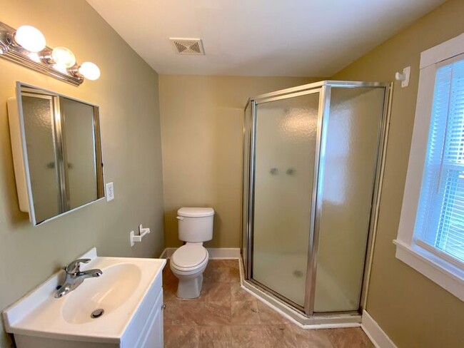 Building Photo - Spacious 1 Bedroom Apartment in North Nash...