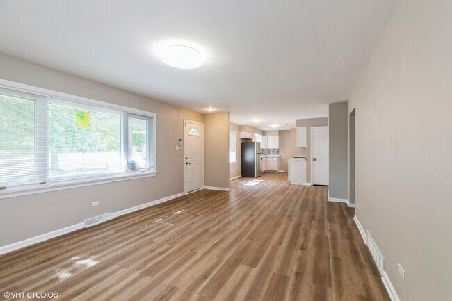 Building Photo - 18379 Glen Oak Ave
