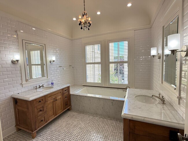 Building Photo - 1330 Sanchez St