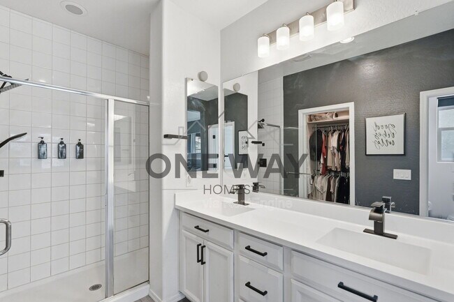 Building Photo - 1685 E Chelsea Ln