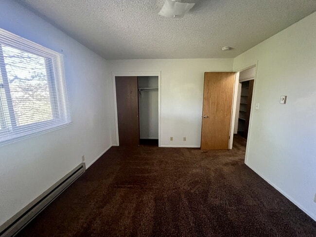Building Photo - Upper level two bedroom, one bathroom clos...