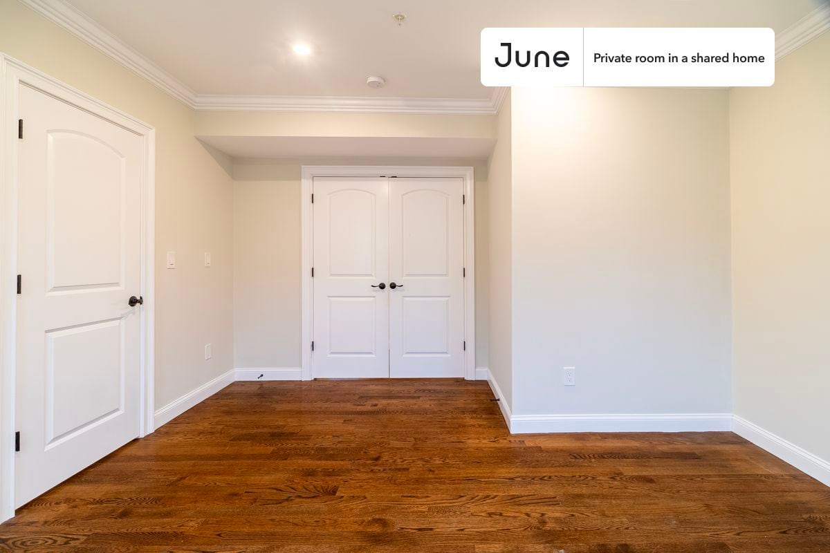 Building Photo - Room in Shared 4 bed/1.5 bath home