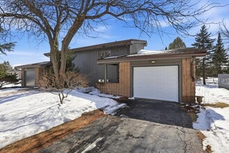 Building Photo - 957 Beta Dr