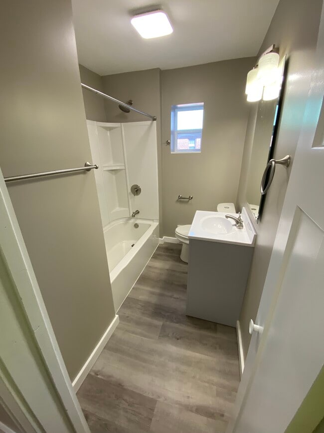 Building Photo - 1806-1812 4th St