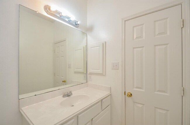 Building Photo - 15002 Turphin Way