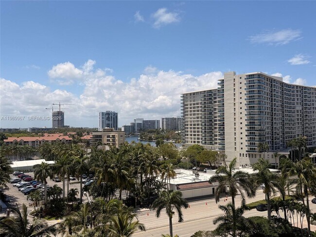 Building Photo - 4001 S Ocean Dr