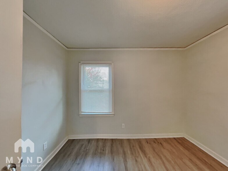 Building Photo - 837 Northview Dr