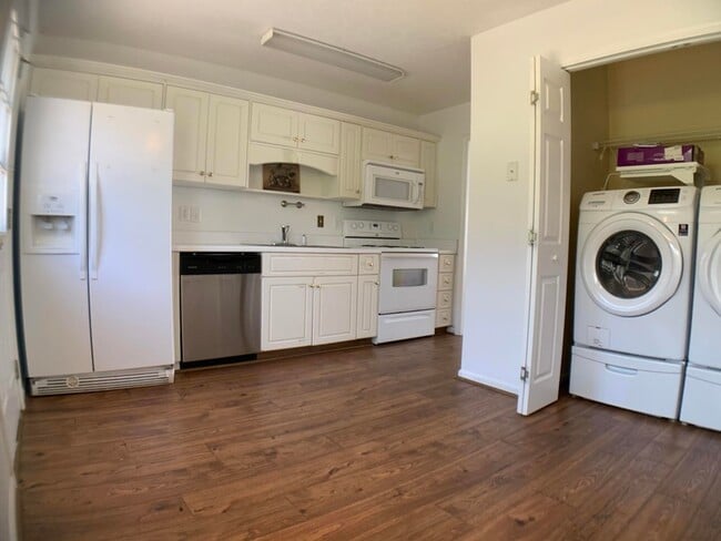 Building Photo - 622 Brook Trail