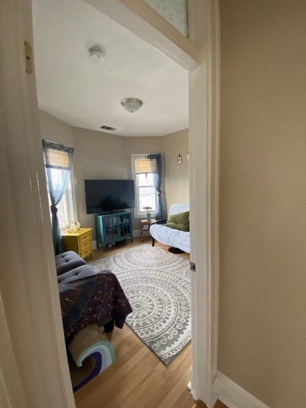 Building Photo - 32 Termine Ave