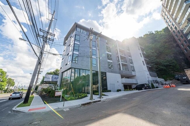 Building Photo - 8625 River Rd