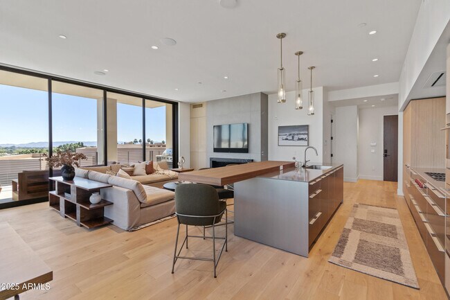 Building Photo - 5000 N Camelback Rdg Dr