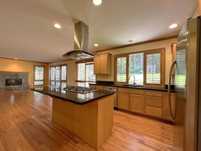 Building Photo - Luxury living in Gig Harbor!