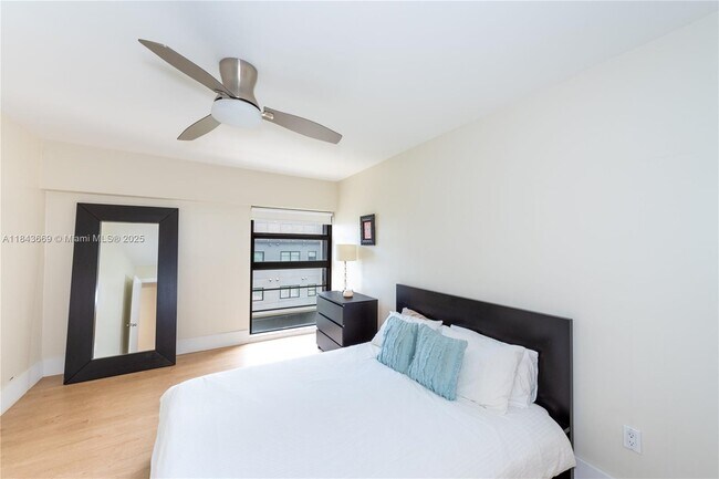 Building Photo - 575 Crandon Blvd