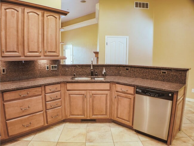 Building Photo - 303 Belden Ct